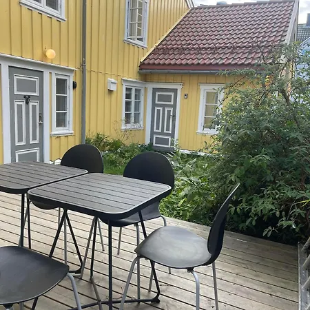 Sjarmerende Og Lysfylt Leilighet Midt I Tromso Exterior photo
