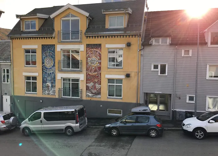 Sjarmerende Og Lysfylt Leilighet Midt I Tromso